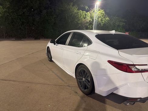 Used 2025 Toyota Camry SE w/ Convenience Package FWD image 4