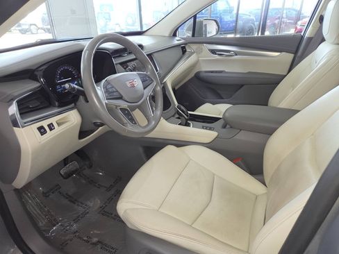 Used 2018 Cadillac XT5 Luxury w/ Driver Awareness Package AWD/4WD image 15