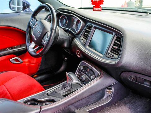 Used 2016 Dodge Challenger R/T Scat Pack RWD image 3