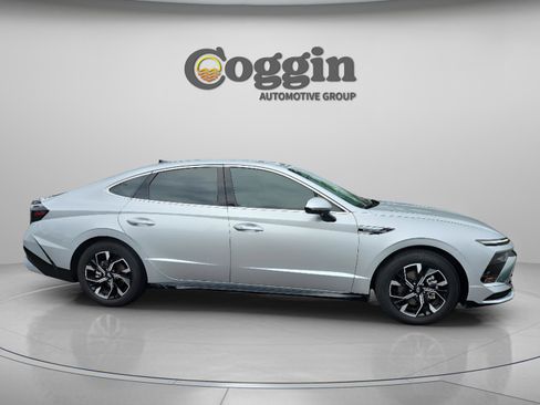 Certified 2025 Hyundai Sonata SEL FWD image 6