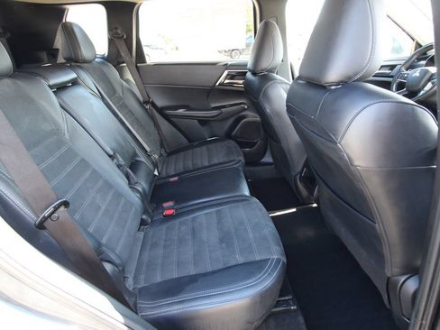 Used 2024 Mitsubishi Outlander SE AWD/4WD image 9