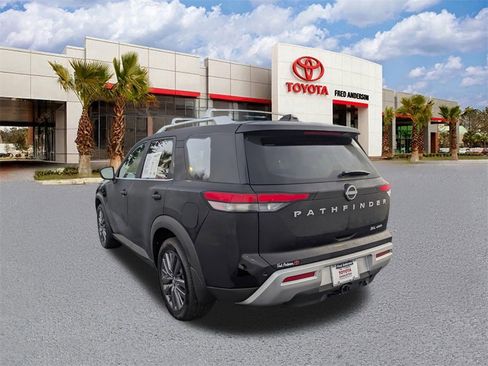 Used 2023 Nissan Pathfinder SL w/ SL Premium Package image 6