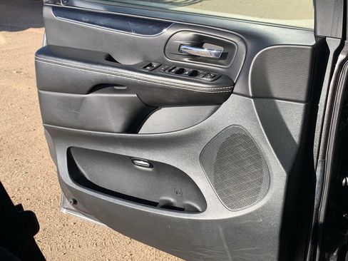 Used 2018 Dodge Grand Caravan SE FWD image 20