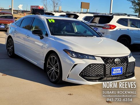 Used 2019 Toyota Avalon XSE image 16