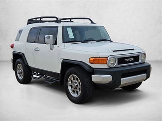 Used 2013 Toyota FJ Cruiser 2WD w/ Convenience Pkg video 3