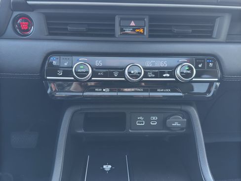 Used 2025 Honda Pilot Elite image 13