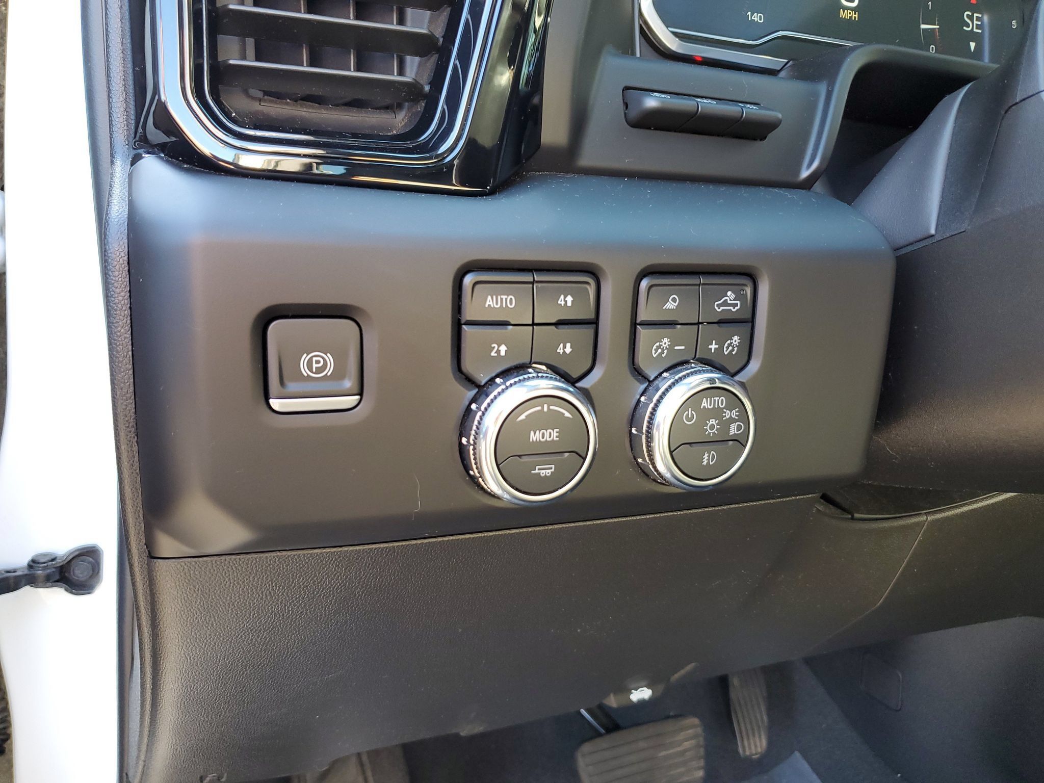 Used 2023 GMC Sierra 1500 AT4 w/ AT4 Premium Package AWD/4WD image 21