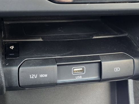 Used 2022 Kia Niro EX w/ Cold Weather Package image 13