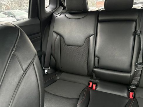 Used 2025 Jeep Compass Trailhawk image 38