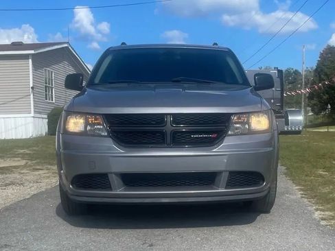 Used 2018 Dodge Journey SE w/ Popular Equipment Group image 2