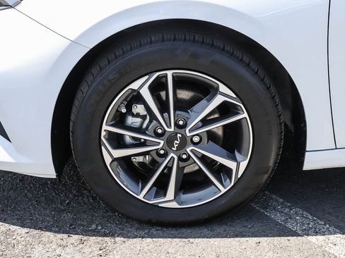 Used 2023 Kia Forte LXS w/ LXS Technology Package FWD image 14