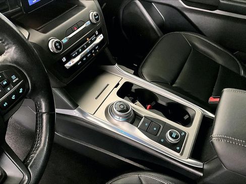 Used 2020 Ford Explorer XLT w/ Equipment Group 202A image 17