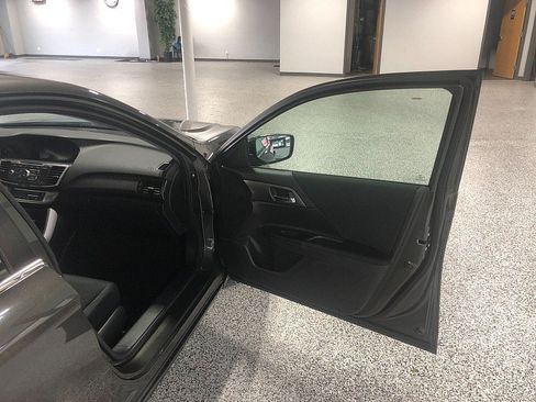 Used 2015 Honda Accord LX image 21