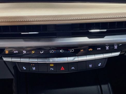 Used 2025 Cadillac XT4 Premium Luxury w/ Technology Package AWD/4WD image 16