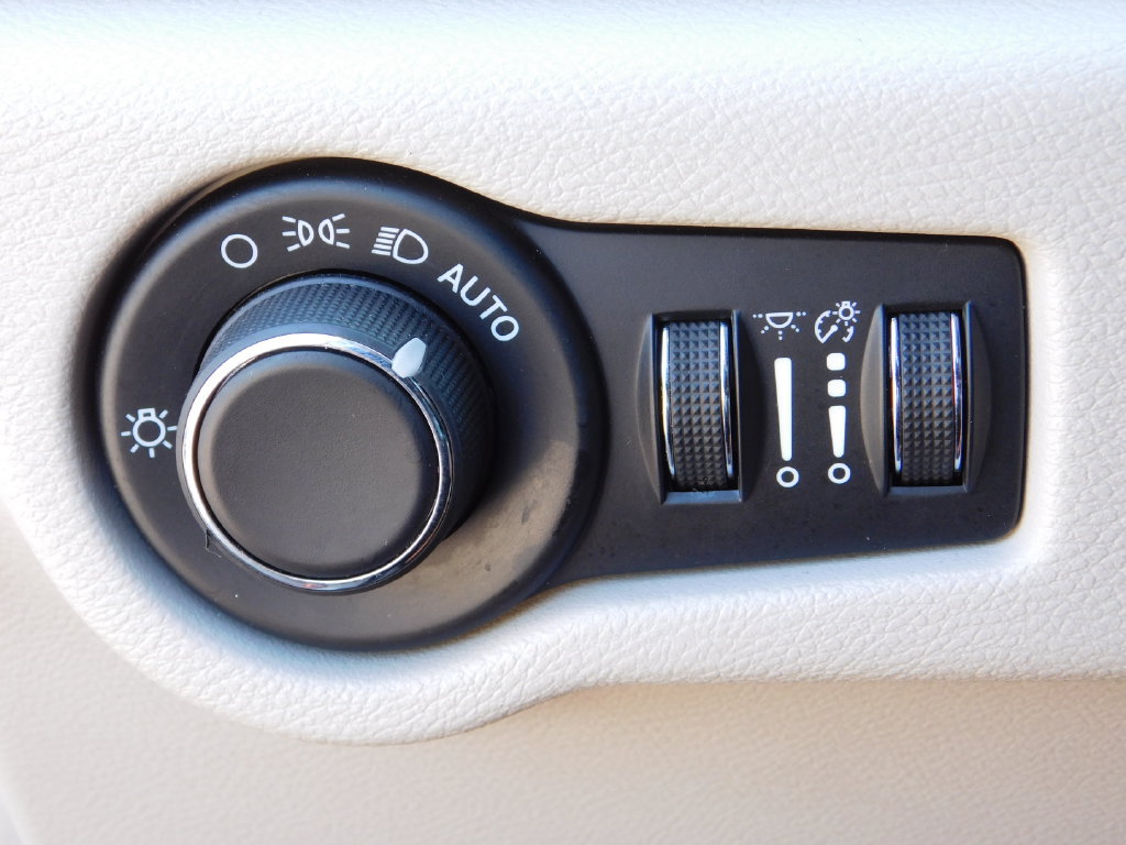Used 2024 Chrysler Voyager LX FWD image 25