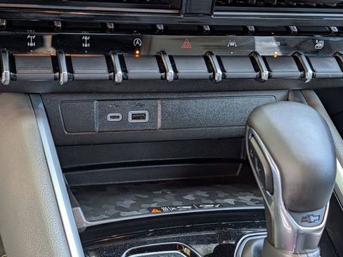 Used 2025 Chevrolet Colorado ZR2 w/ Technology Package image 18