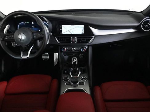 Used 2025 Alfa Romeo Giulia w/ Veloce Package Rwd image 9
