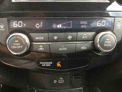 Used 2018 Nissan Rogue SV w/ Premium Package AWD/4WD image 25