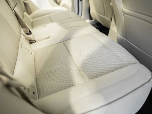 Used 2022 Buick Envision Essence w/ Technology Package I FWD image 31
