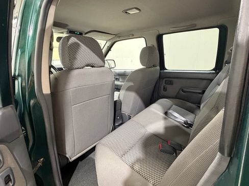 Used 2002 Nissan Frontier SE AWD/4WD image 25