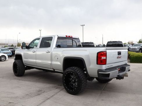 Used 2018 GMC Sierra 2500 SLT w/ Suspension Package, Off-Road AWD/4WD image 4