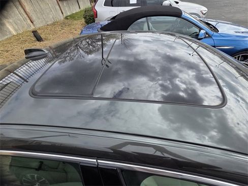 Used 2022 Volvo S60 T8 Inscription image 7