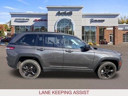 Certified 2023 Jeep Grand Cherokee Limited w/ Black Appearance Package AWD/4WD image 7