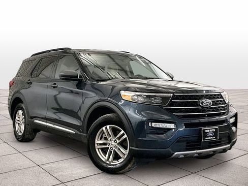 Used 2023 Ford Explorer XLT w/ Equipment Group 202A AWD/4WD image 2