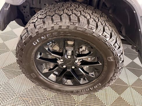 Used 2022 Jeep Wrangler Unlimited Sahara AWD/4WD image 17