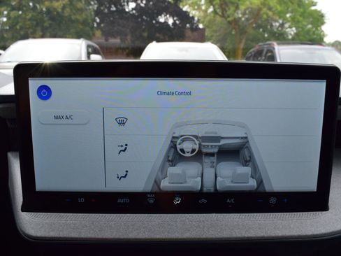 Used 2025 Ford Maverick XLT w/ Equipment Group 302A AWD/4WD image 27