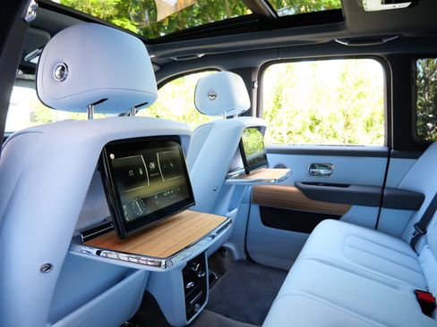 Used 2023 Rolls-Royce Cullinan w/ Cullinan Package AWD/4WD image 29