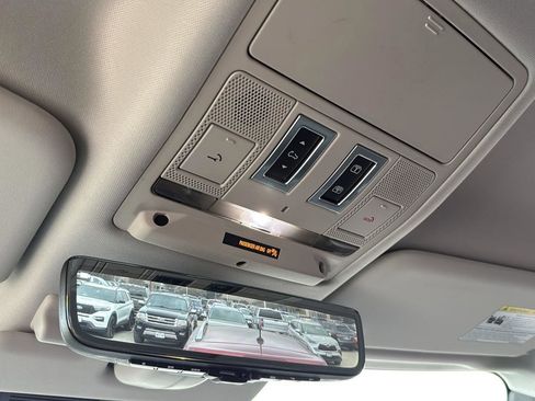 Used 2020 Land Rover Defender 110 First Edition image 22