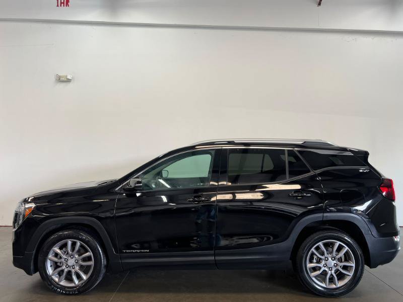 Used 2023 GMC Terrain SLT FWD image 3