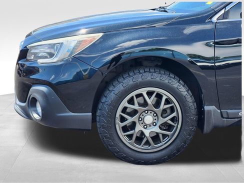 Used 2018 Subaru Outback 3.6R Limited AWD/4WD image 11