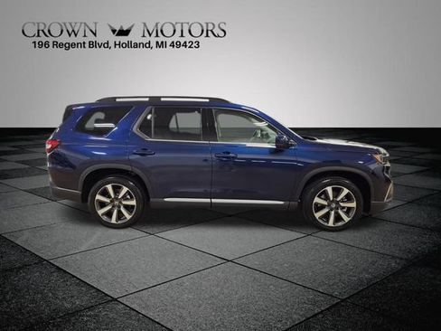 Used 2024 Honda Pilot Touring image 2