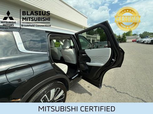 Used 2025 Mitsubishi Outlander AWD image 34