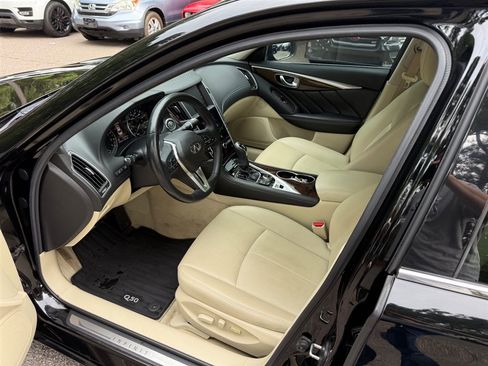 Used 2019 INFINITI Q50 Luxe w/ Essential Package (3.0T Luxe) RWD image 9