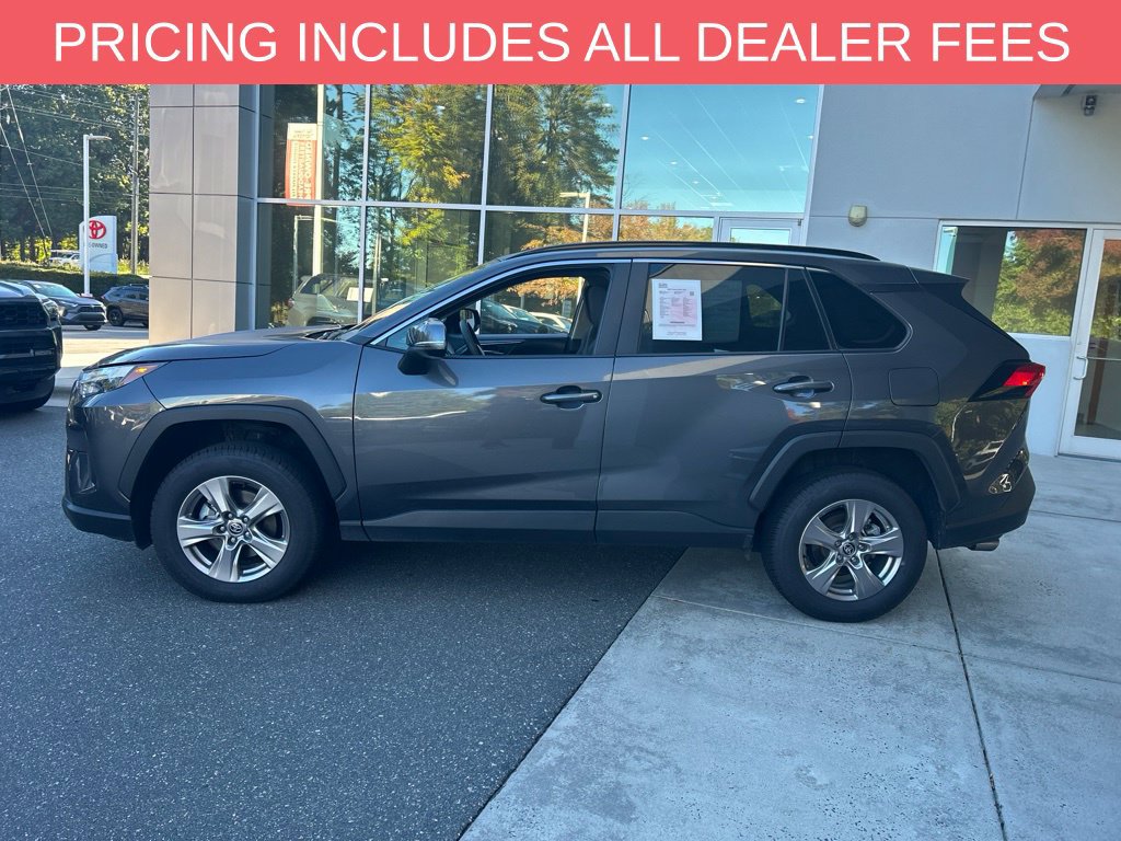 Used 2025 Toyota RAV4 XLE AWD/4WD image 4