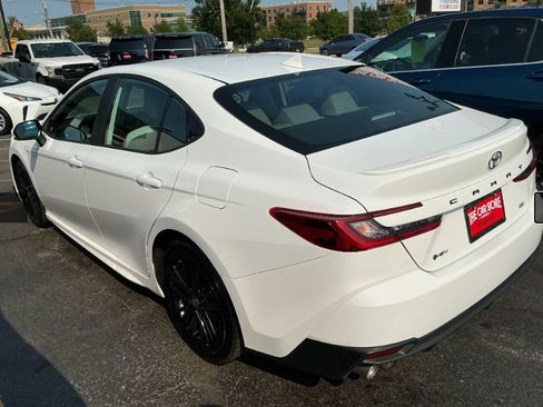 Used 2025 Toyota Camry SE FWD image 10