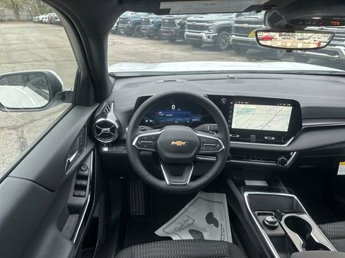 New 2026 Chevrolet Equinox LT w/ Safety and Technology Package FWD image 28
