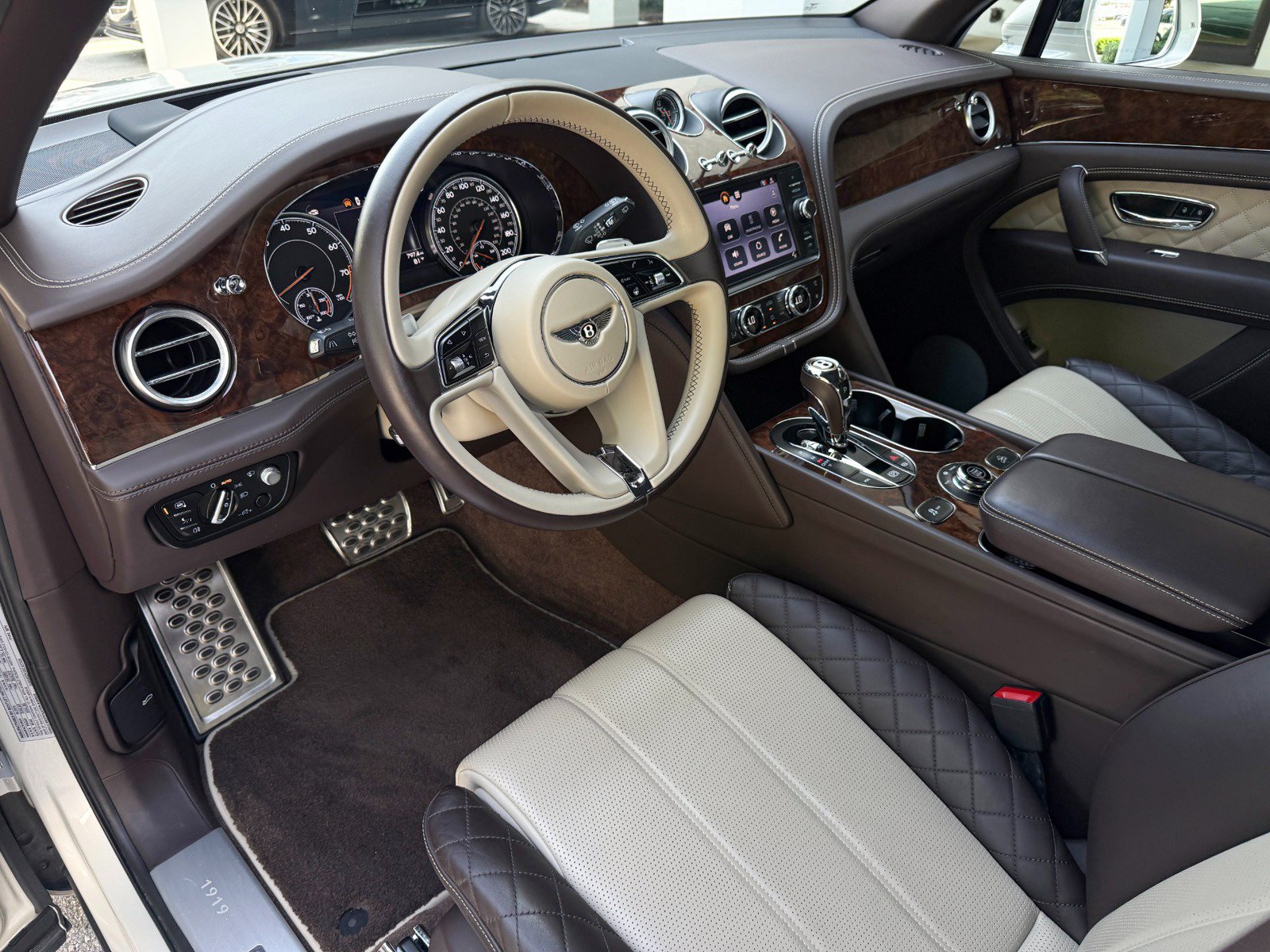 Used 2019 Bentley Bentayga AWD/4WD image 25
