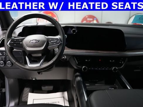 Used 2025 Chevrolet Suburban Z71 AWD/4WD image 2
