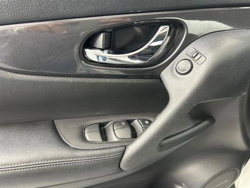 Used 2017 Nissan Rogue S image 12