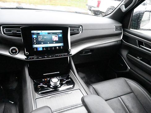 Used 2024 Jeep Wagoneer Series III AWD/4WD image 15