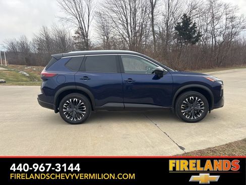 Used 2025 Nissan Rogue SL w/ Tech Package image 10