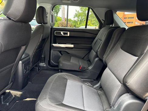 Used 2024 Ford Explorer XLT AWD/4WD image 12