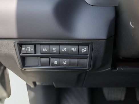 Used 2022 Toyota Tundra Platinum AWD/4WD image 17