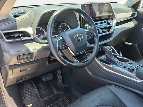 Used 2021 Toyota Highlander Platinum AWD/4WD image 17