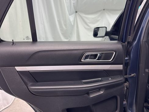 Used 2016 Ford Explorer XLT w/ Equipment Group 202A AWD/4WD image 38