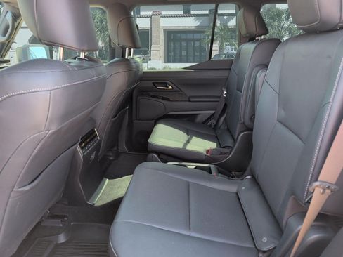 Used 2024 Lexus GX 550 w/ Accessory Package (Z1) AWD/4WD image 25